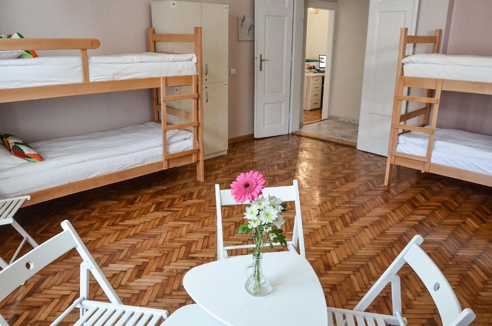 Roommates Hostel Belgrado Esterno foto