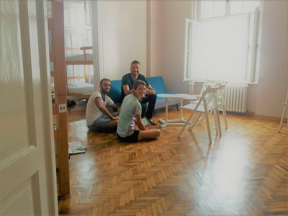 Roommates Hostel Belgrado Esterno foto